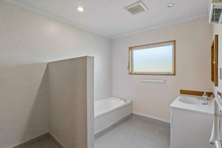 411 Peninsula Road Kelvin Heights_17