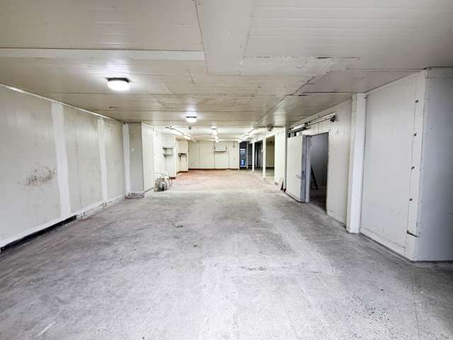 STORAGE FACILITY WITH OFFICE SPACE ABOVE