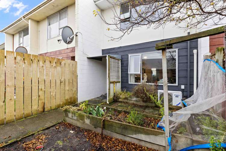 2/214 Crinan Street Appleby_13