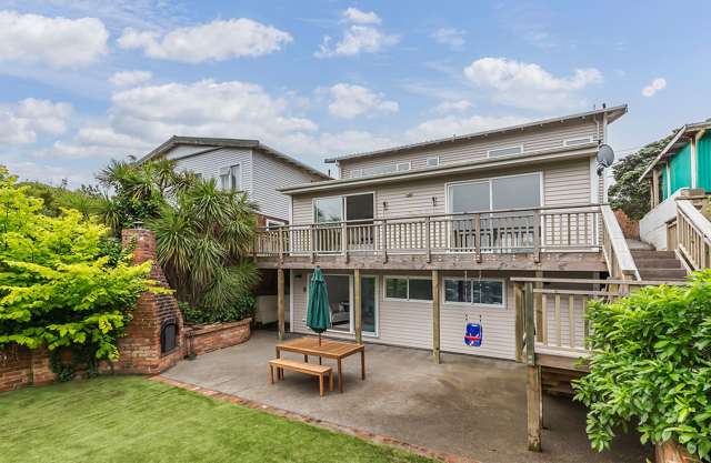 SUN-SOAKED FAMILY LIVING - HOME & INCOME