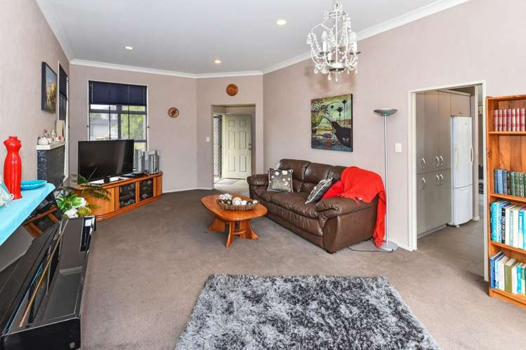 9 Girvan Terrace Wattle Downs_5