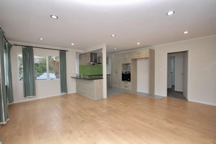 2/30 Bruce Road Glenfield_1