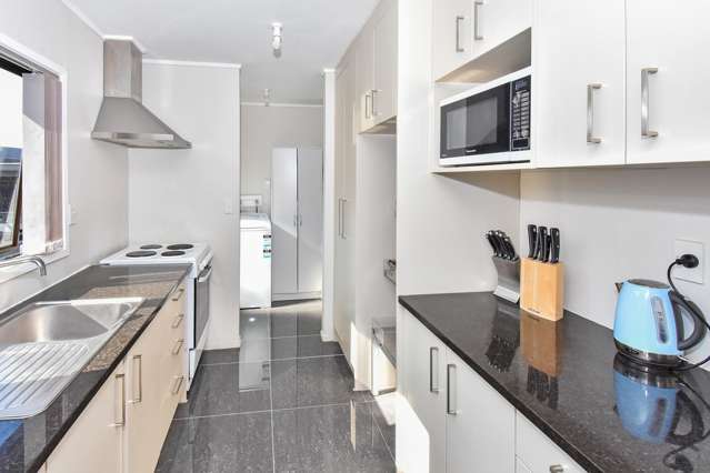 2/11 Burundi Avenue Clendon Park_1