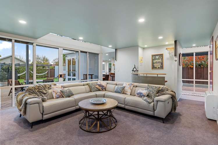 74 Regency Crescent Redwood_5