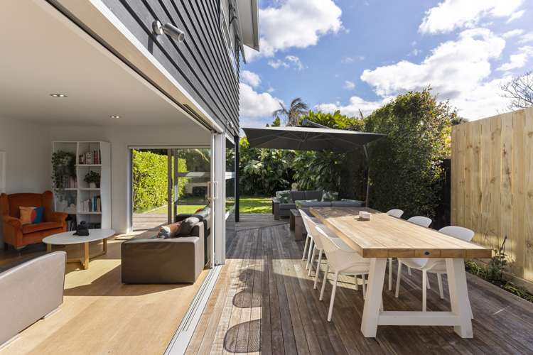 216 Riverside Avenue Point England_10