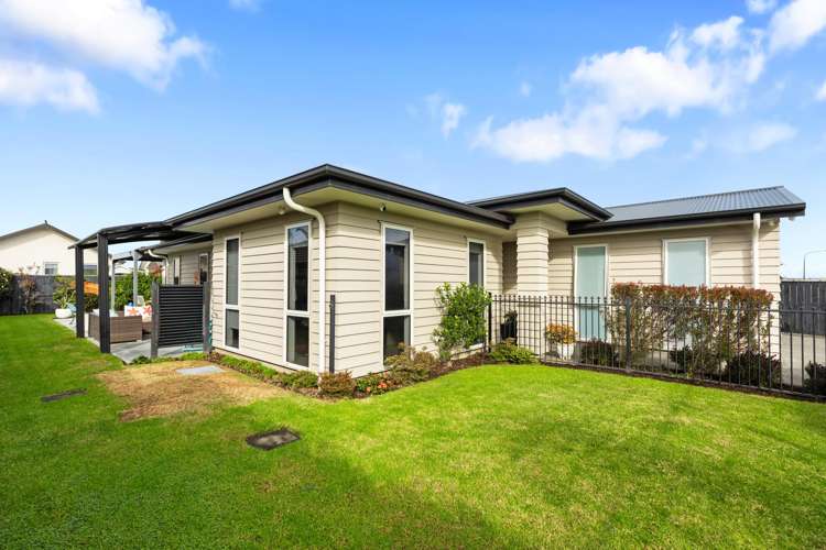 77 Sandhurst Drive_1