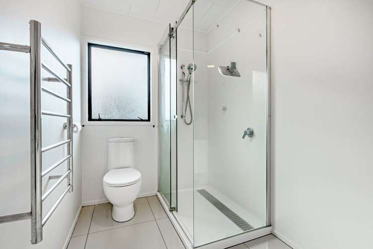 18 Leiden Place Totara Vale_13