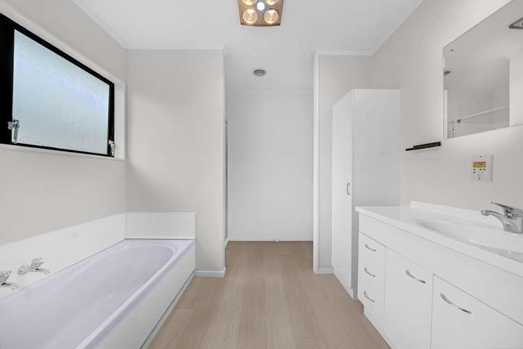 77 Meadowvale Rise Titirangi_15