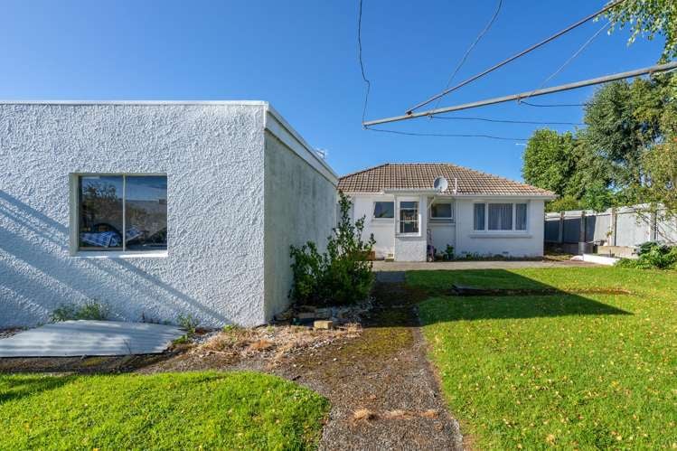 586 Tay Street Hawthorndale_25