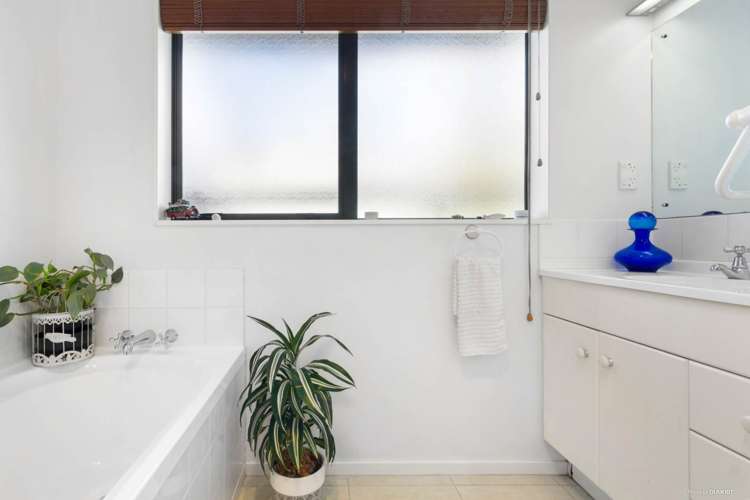 446 West Coast Road Glen Eden_15