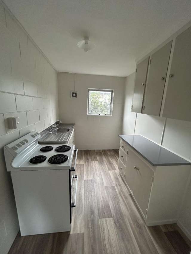 Redecorated 2 bedroom unit