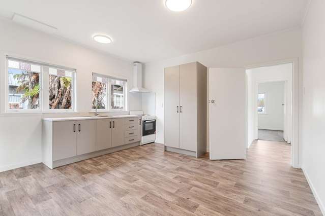 13 & 13A Lee Road Hannahs Bay_3