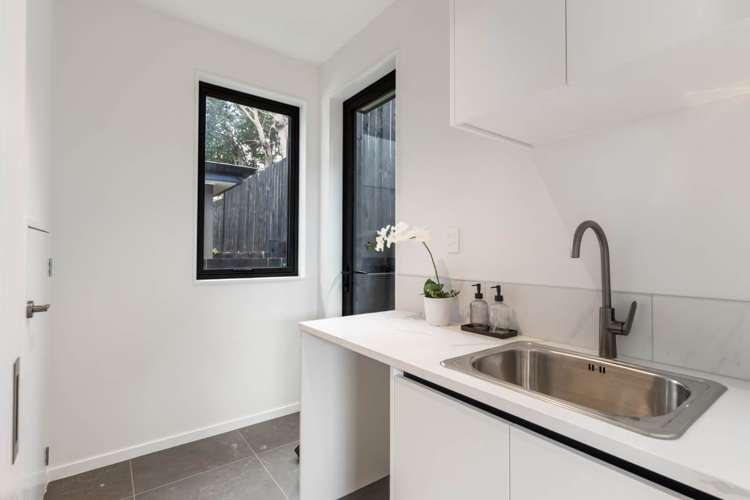 1A-1C Altair Place Windsor Park_11