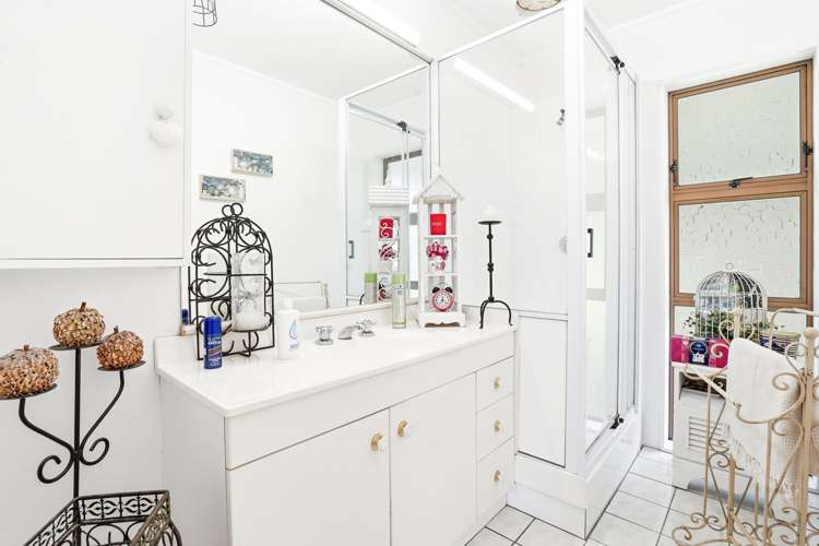 221 Point View Drive East Tamaki Heights_19