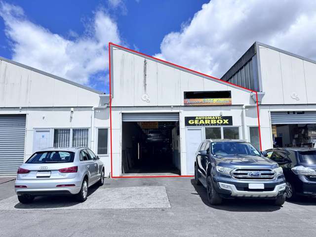 Handy Warehouse in Central of Newlynn