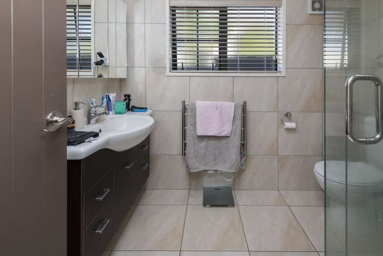 66a Bradbury Road Botany Downs_10