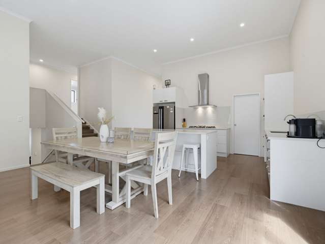 3 Spacious Living Areas - Beautifully Designed!!