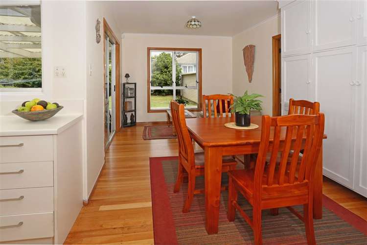 15 Henderson Valley Road Henderson_12