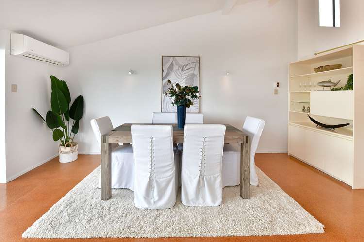 2/3 Beach Road Stanmore Bay_10