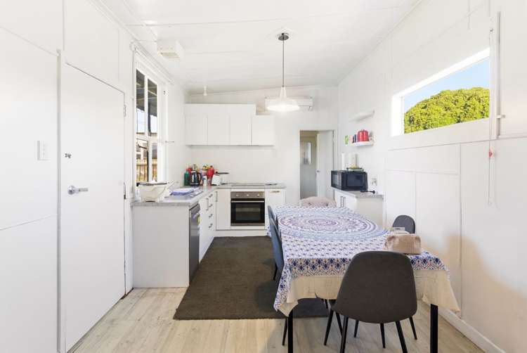 49 Douglas Street_4