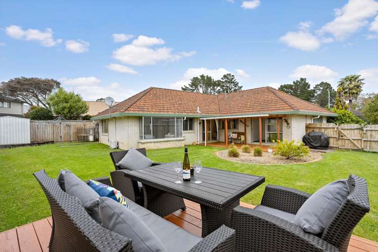 5 Bernie Edwards Place Botany Downs_24