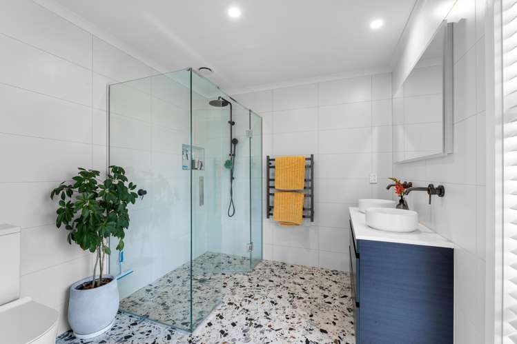 32 OMAHURU ROAD  "Kahawai Point" Glenbrook_29