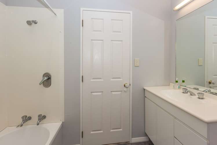 6 Iona Place Papakowhai_10