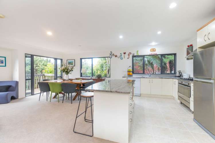 19 Springwater Vale Unsworth Heights_7