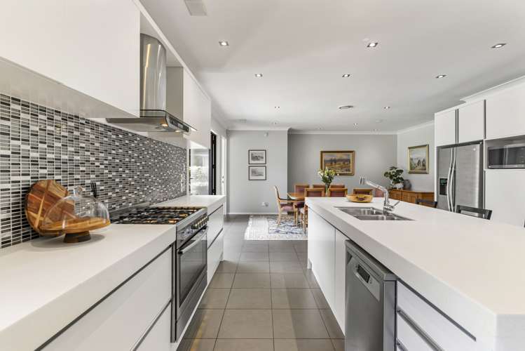 62 Shelter Drive Greenhithe_11