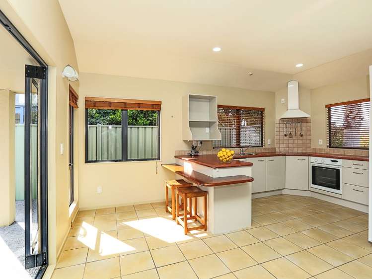 40 Kensington Drive Taradale_2