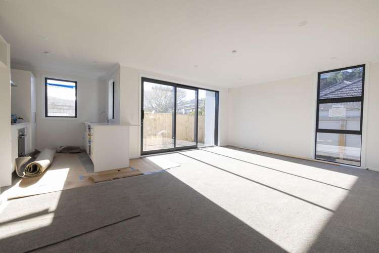 215 Stokes Valley Road_2