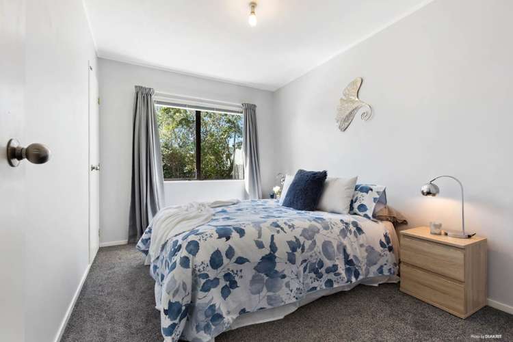 8 Skybird Place Glen Eden_10