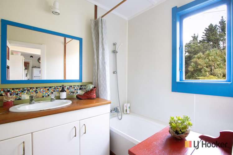 14 Banks Lane Waikino_10