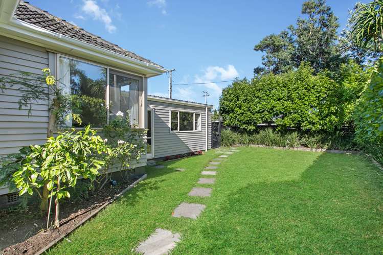 216a Riverside Avenue Point England_15