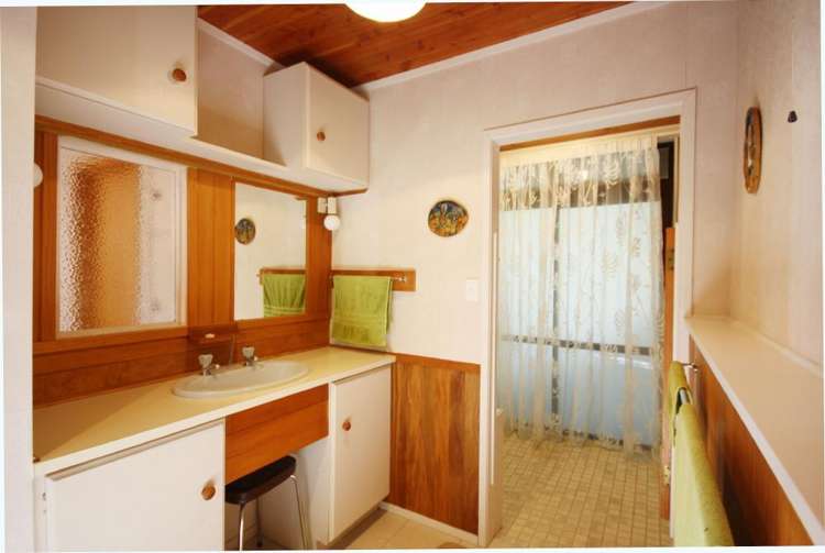 128 Oratia Place Onemana_24