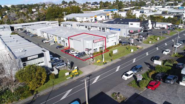 Modern road front industrial – 252sqm