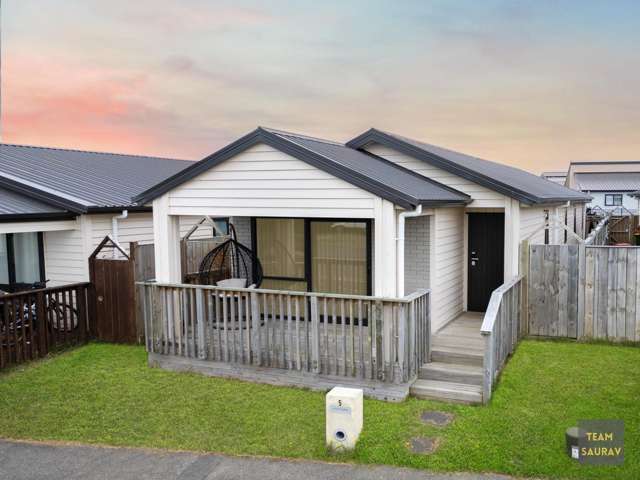 Charming Family Home in Karaka!