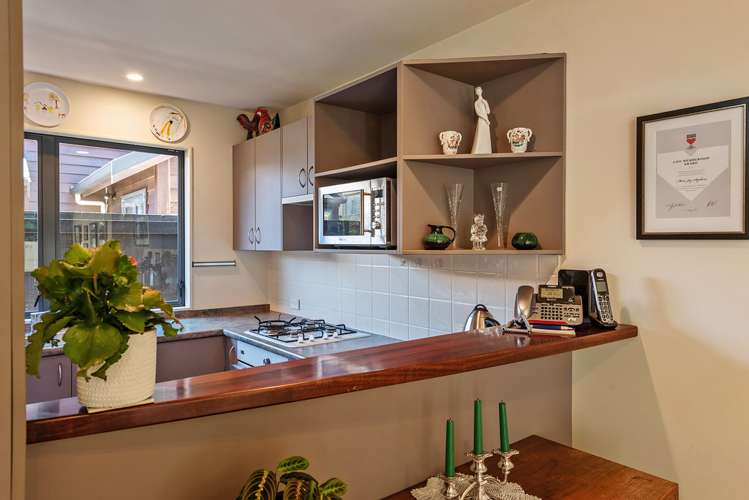 8 Samuel Parnell Road Karori_6