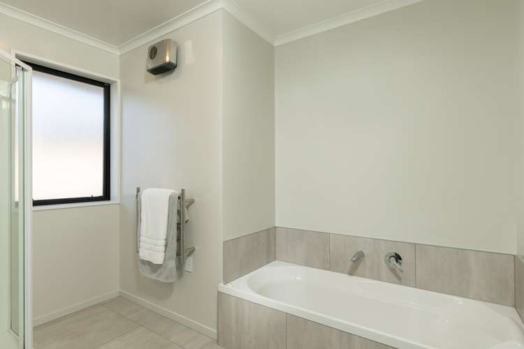 5 Spitfire Drive Burleigh_16