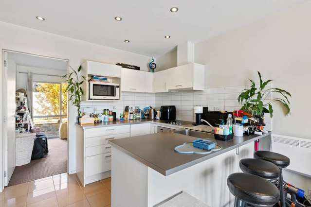 E2/71 Spencer Road Oteha_2