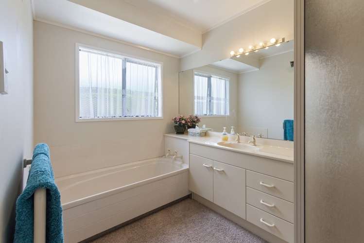 94 Gosford Drive Botany Downs_9