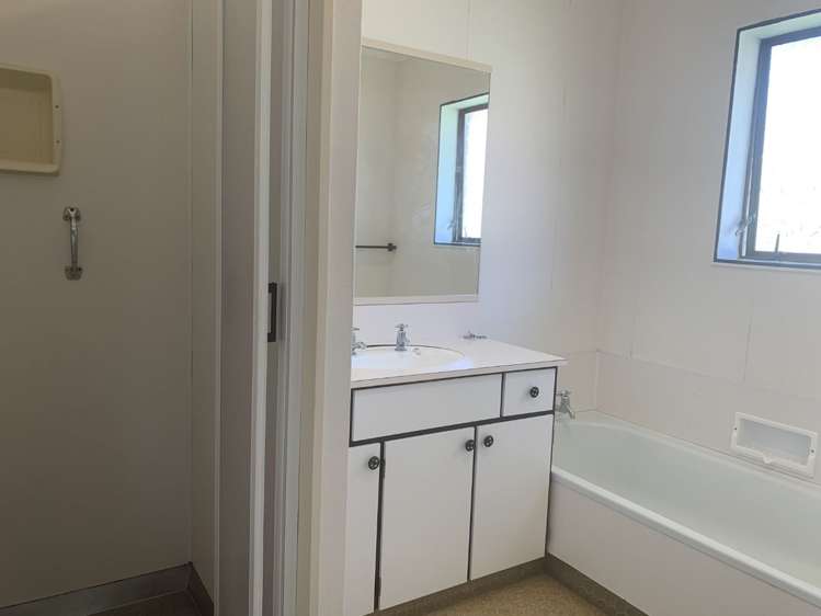 25b Emmett Street Greerton_12