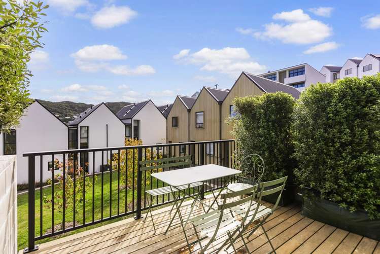 12 Jean Caldwell Way Island Bay_16