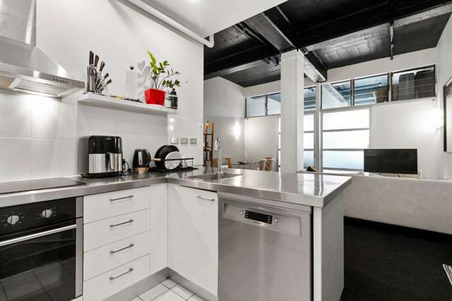 CITY PAD WITH A LITTLE CHARACTER