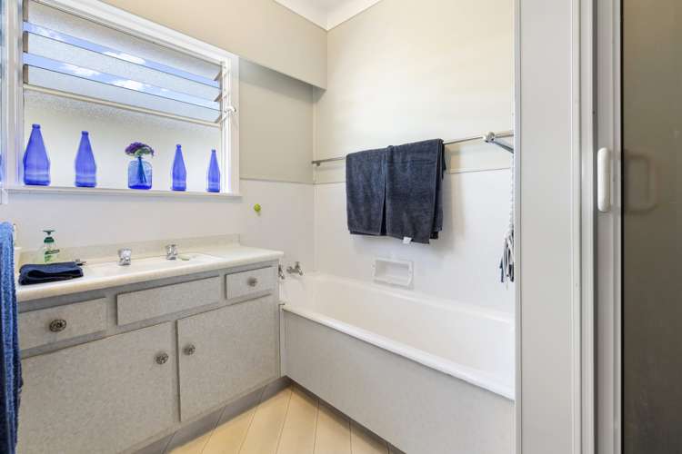 23 Bradbury Road Botany Downs_16