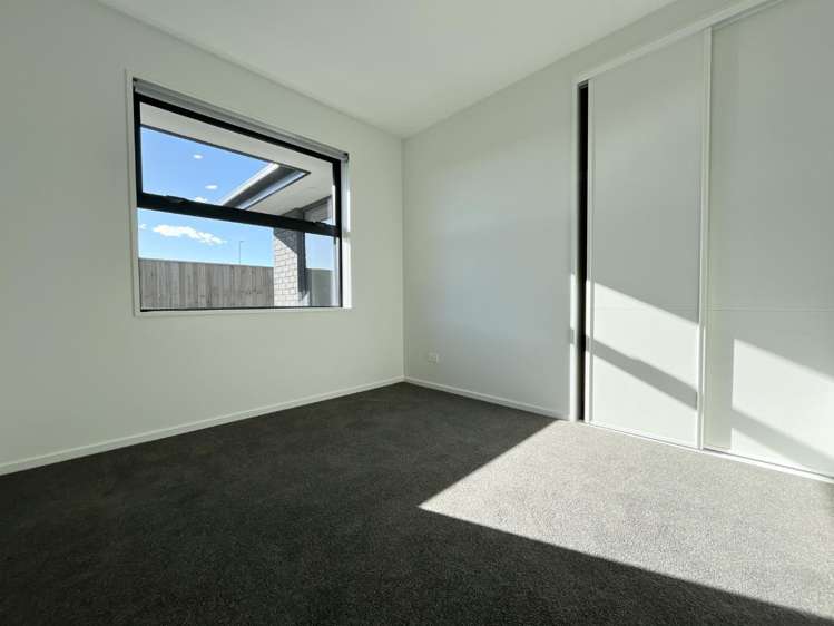 17 Silvergrass Way 11103_7