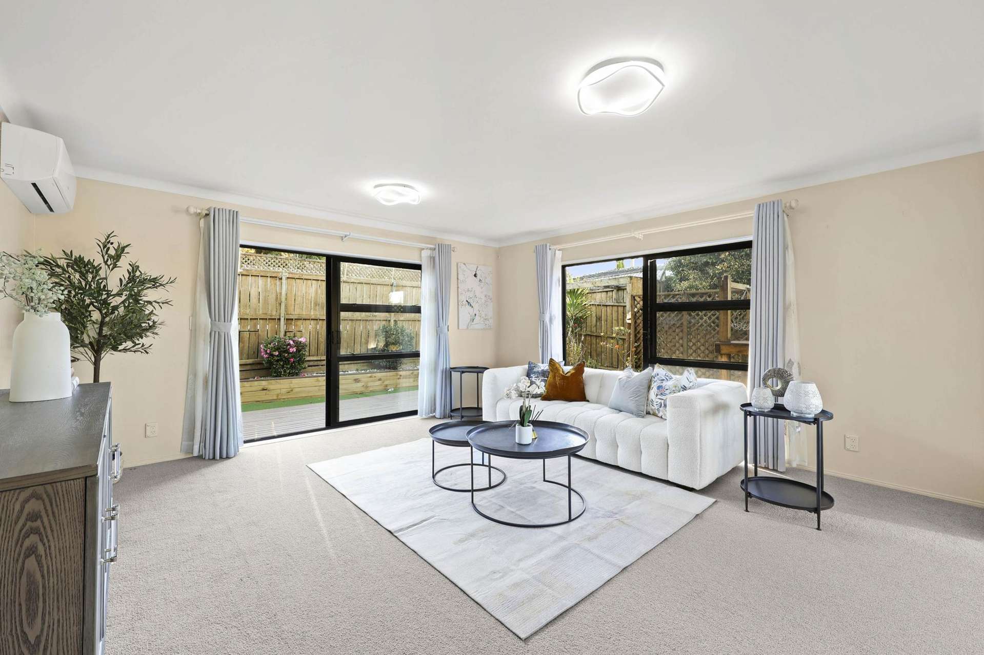 2/20 Beach Road Mellons Bay_0