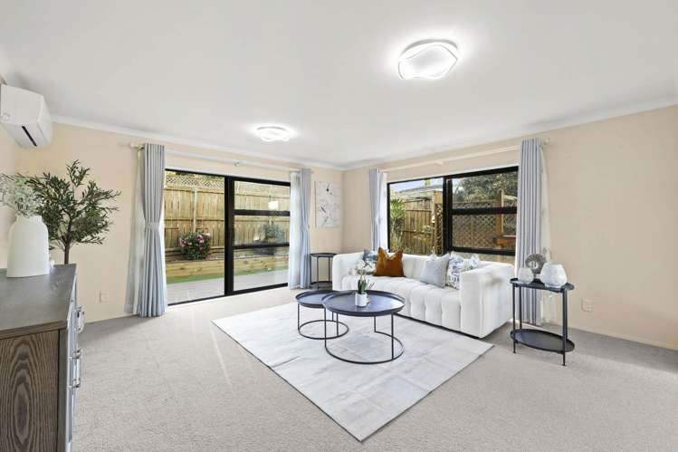 2/20 Beach Road Mellons Bay_0