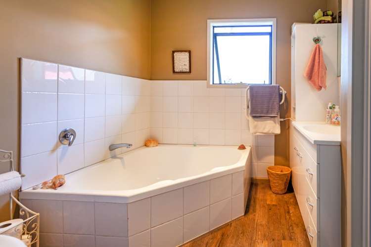 100d Waverley Place Whangamata_16