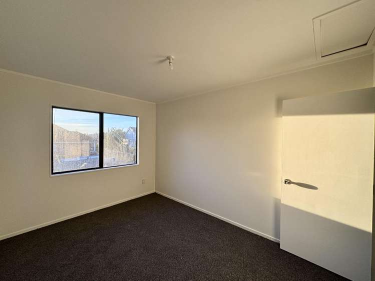 74B May Road Mount Roskill_18